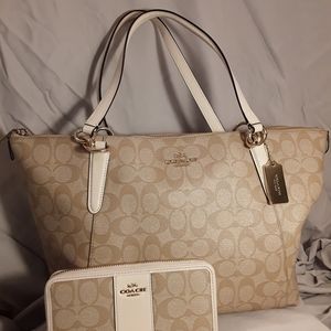 Tote with matching wallet